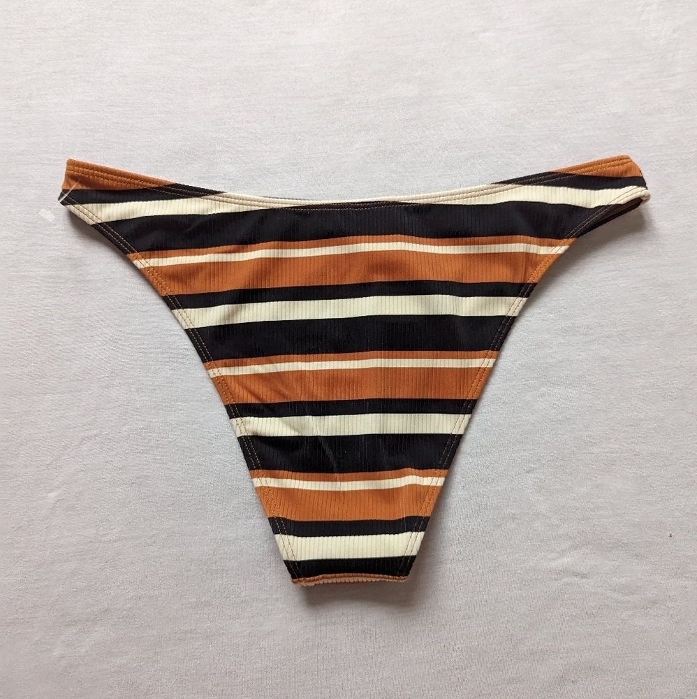 Forever 21 bikini bottom size Medium - Picture 3 of 6